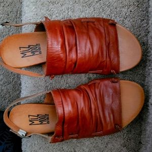 Miz Mooz sandals size 8 like new
